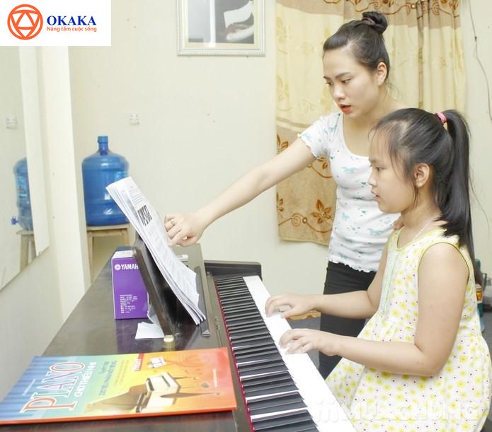 Học đàn organ với bé không chỉ là phương pháp giúp trẻ nhanh chóng nắm bắt kiến thức âm nhạc một cách dễ dàng mà còn là cách giúp các mẹ vừa tiết kiệm thời gian vừa tăng hiệu quả học tập cho các bé. Mẹ học đàn organ cùng con, tại sao không chứ?