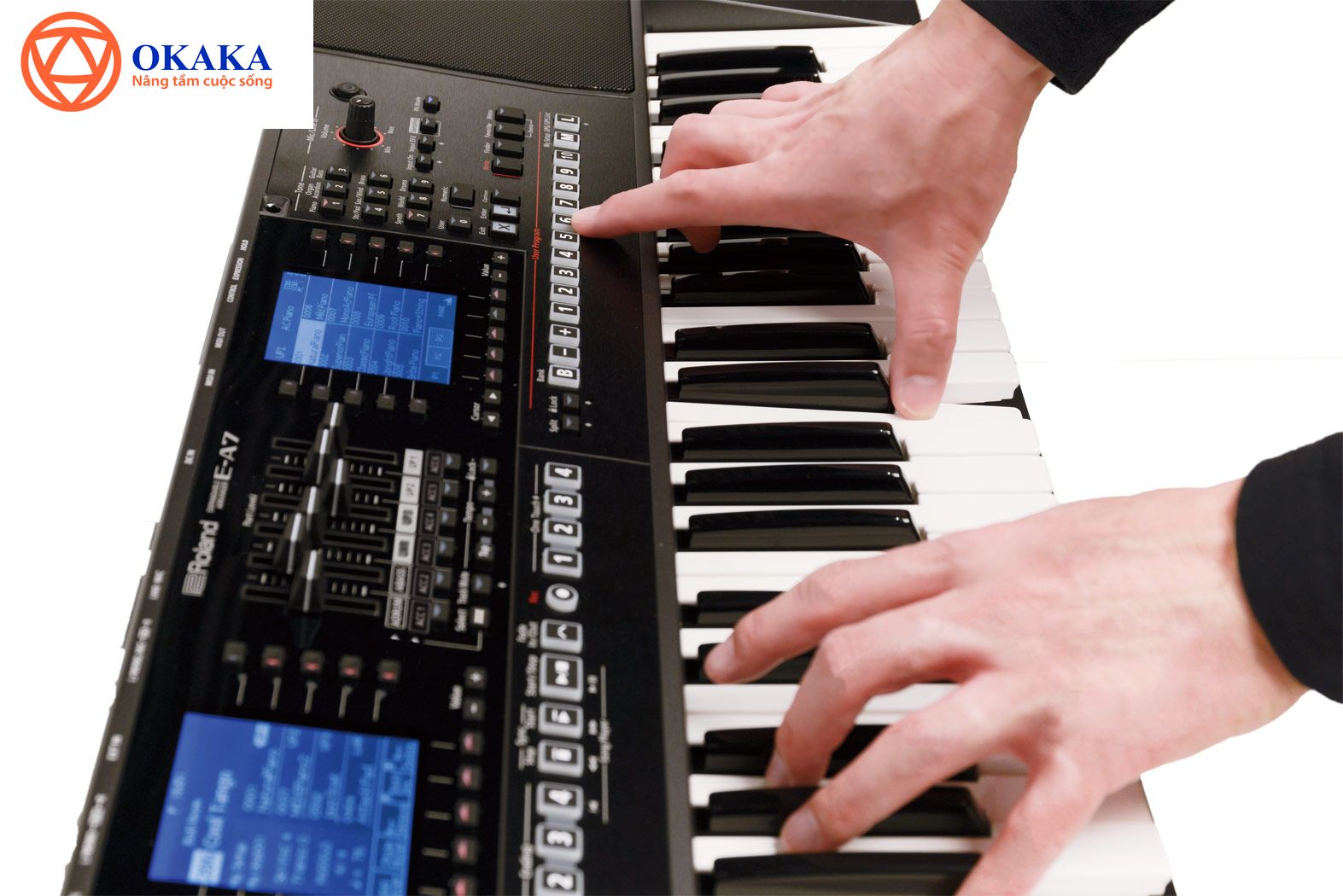 Đàn Organ Roland E-A7, model mới nhất của Roland được rất nhiều nhạc công nổi tiếng thế giới đánh giá cao, rất đáng để bạn cân nhắc.